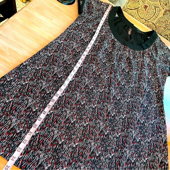 BCBGMAXAZRIA Black Red White Short Sleeve Relaxed Fit Dress! Great condition. Lg - Picture 12 of 13